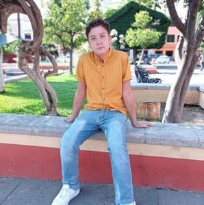 Meet your Posher, Alejandro j